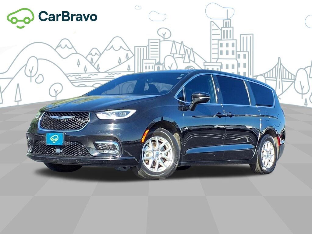 2025 Chrysler Pacifica Select — photo 1 of 7