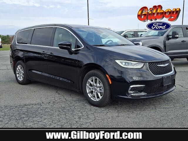 2025 Chrysler Pacifica Select — photo 1 of 13