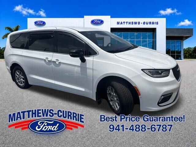 2025 Chrysler Pacifica Select — photo 1 of 1