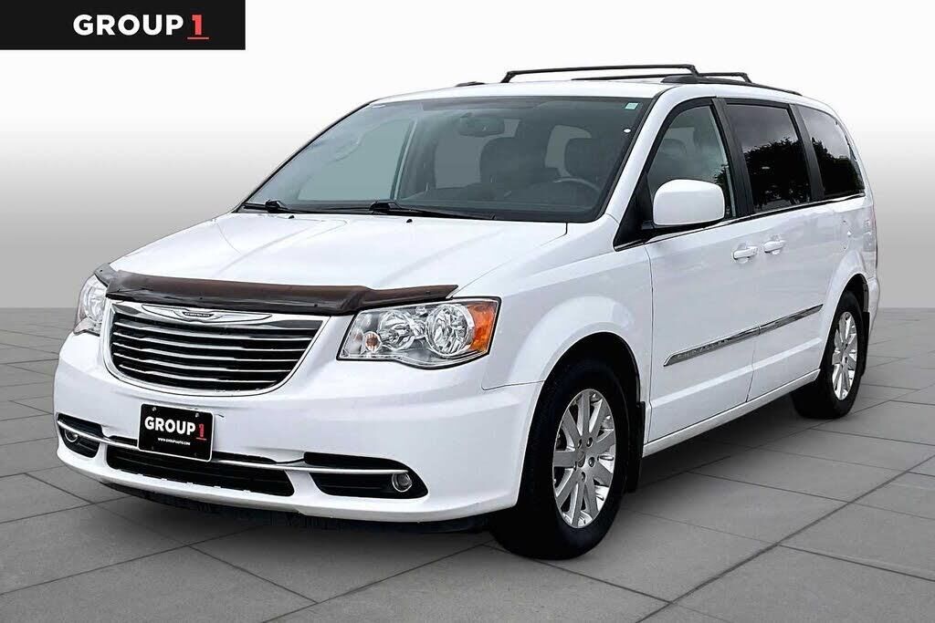 2016 Chrysler Town and Country Touring — photo 1 of 1