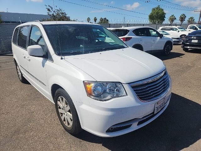 2016 Chrysler Town and Country Touring — photo 1 of 13
