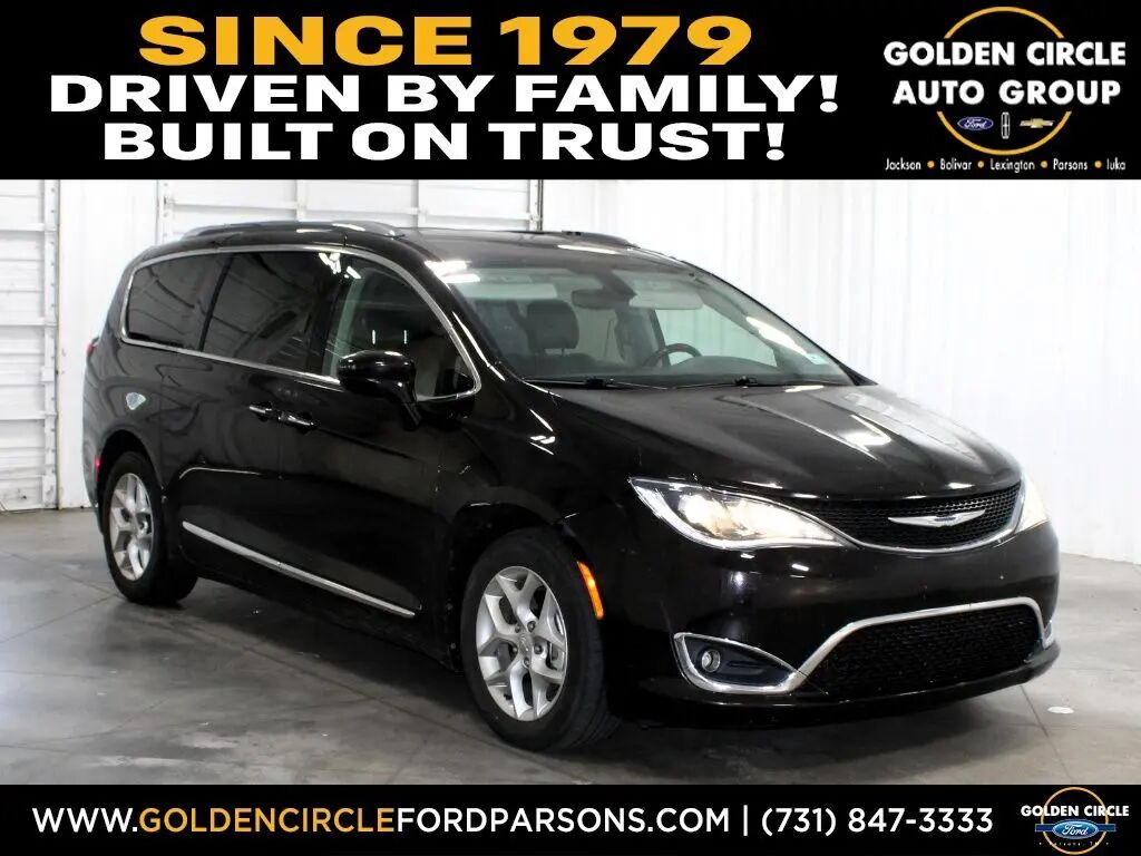 2018 Chrysler Pacifica Touring L — photo 1 of 38