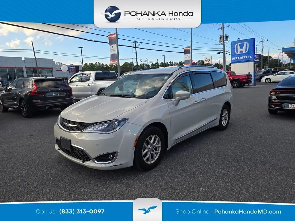 2020 Chrysler Pacifica Touring L — photo 1 of 1