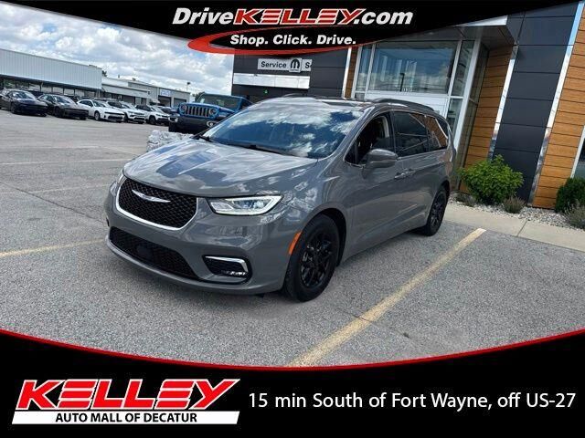 2022 Chrysler Pacifica Touring L — photo 1 of 26