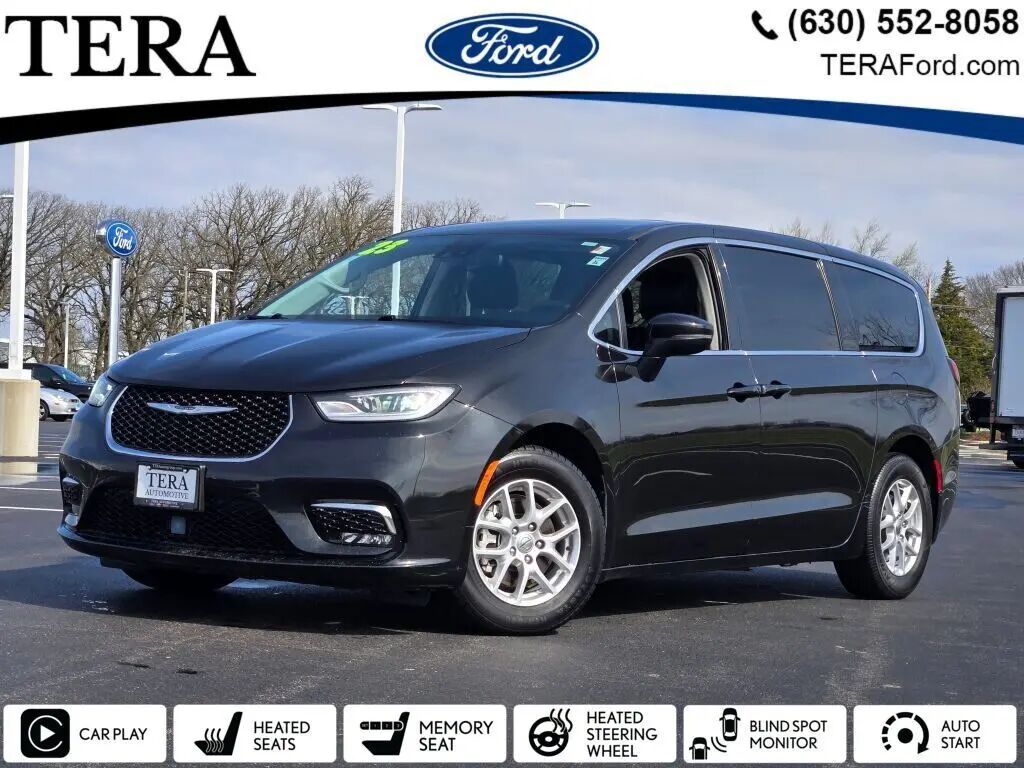 2023 Chrysler Pacifica Touring L — photo 1 of 19