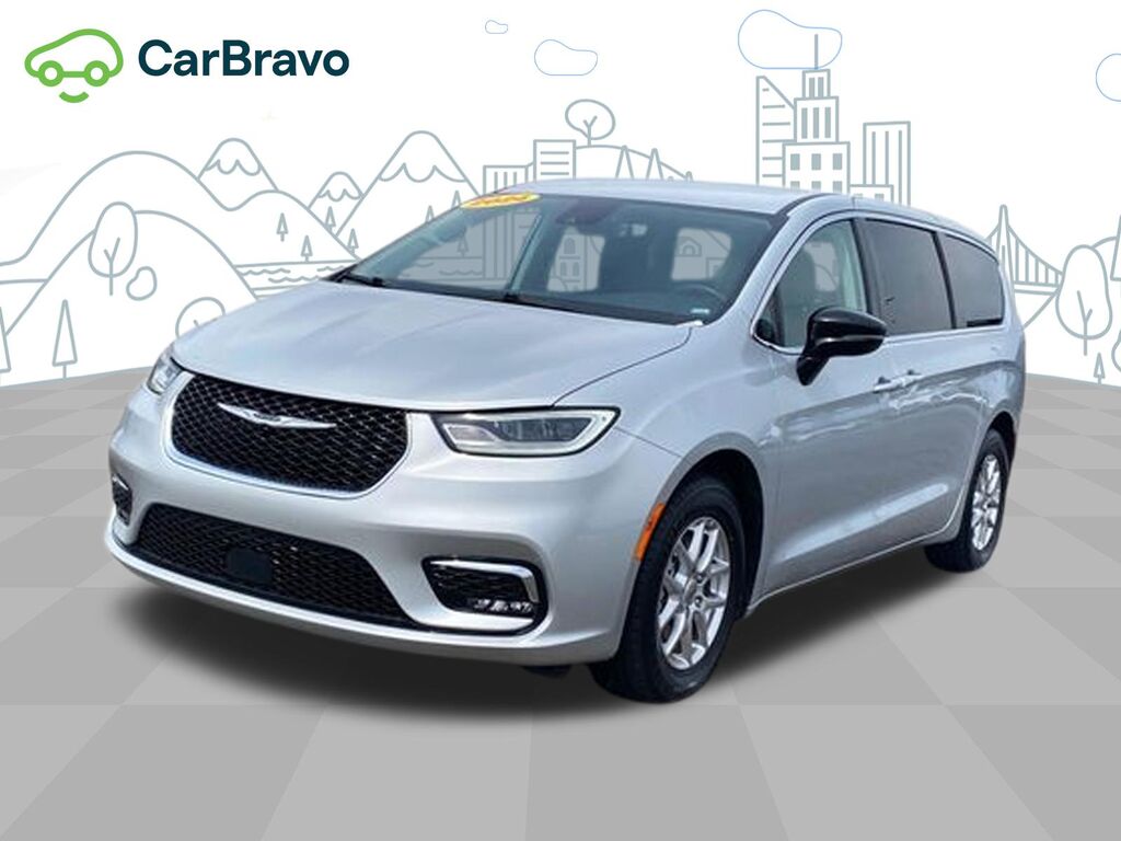 2024 Chrysler Pacifica Touring L — photo 1 of 6