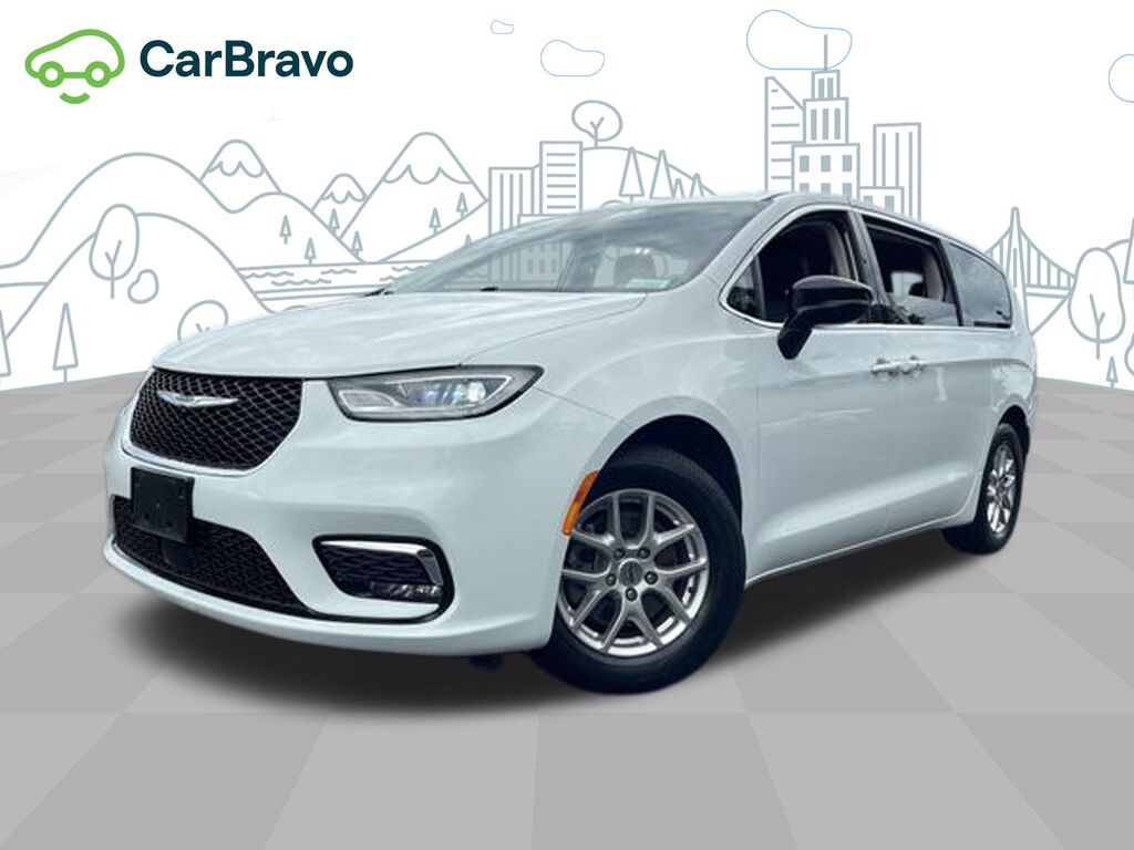 2024 Chrysler Pacifica Touring L — photo 1 of 6