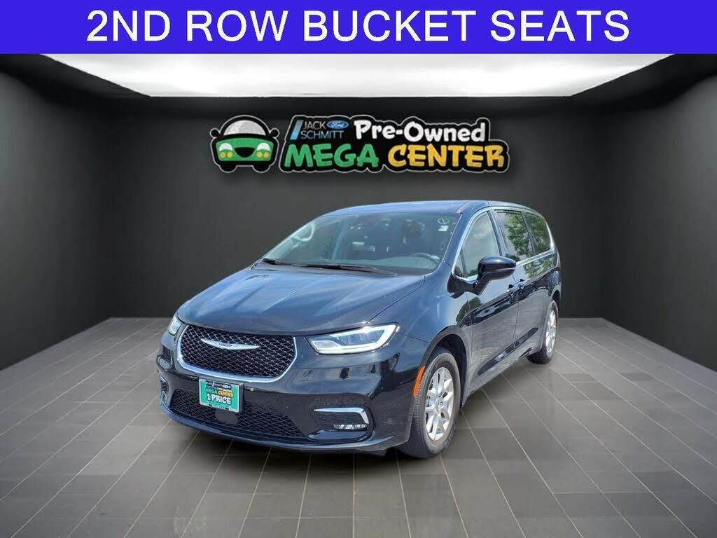 2024 Chrysler Pacifica Touring L — photo 1 of 1