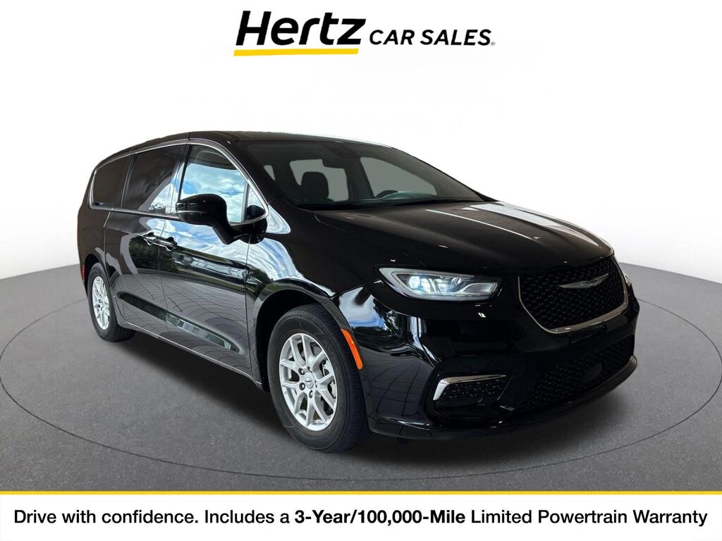 2024 Chrysler Pacifica Touring L — photo 1 of 11