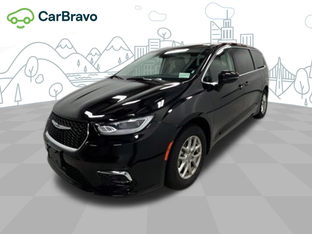 2024 Chrysler Pacifica Touring L — photo 1 of 7