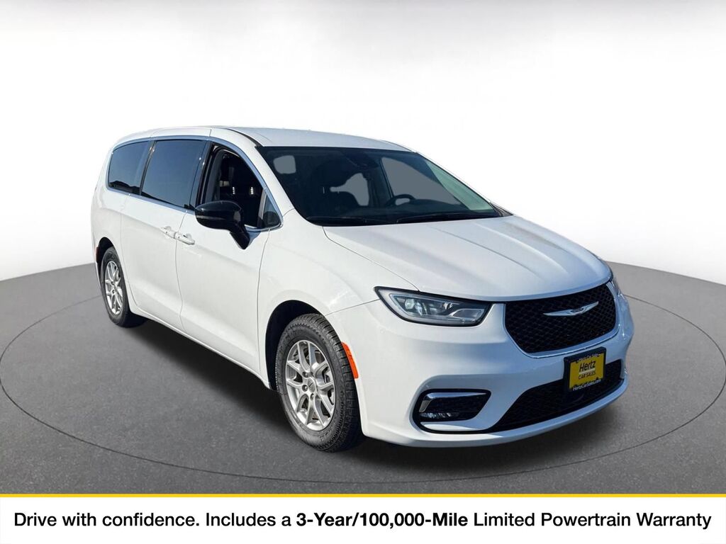 2024 Chrysler Pacifica Touring L — photo 1 of 1