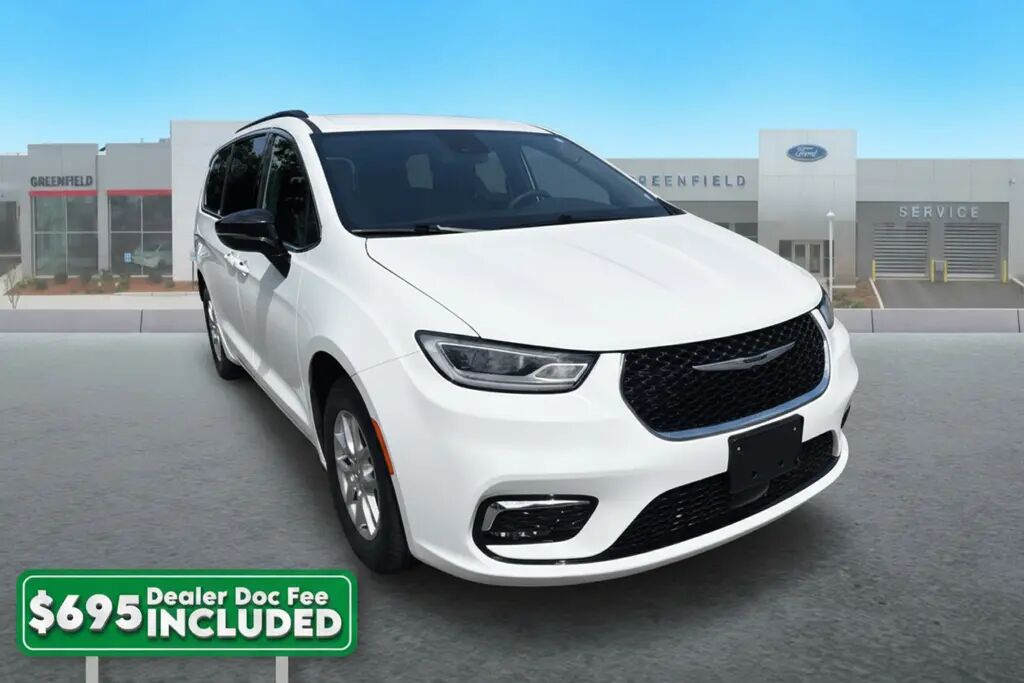 2025 Chrysler Pacifica Select — photo 1 of 25