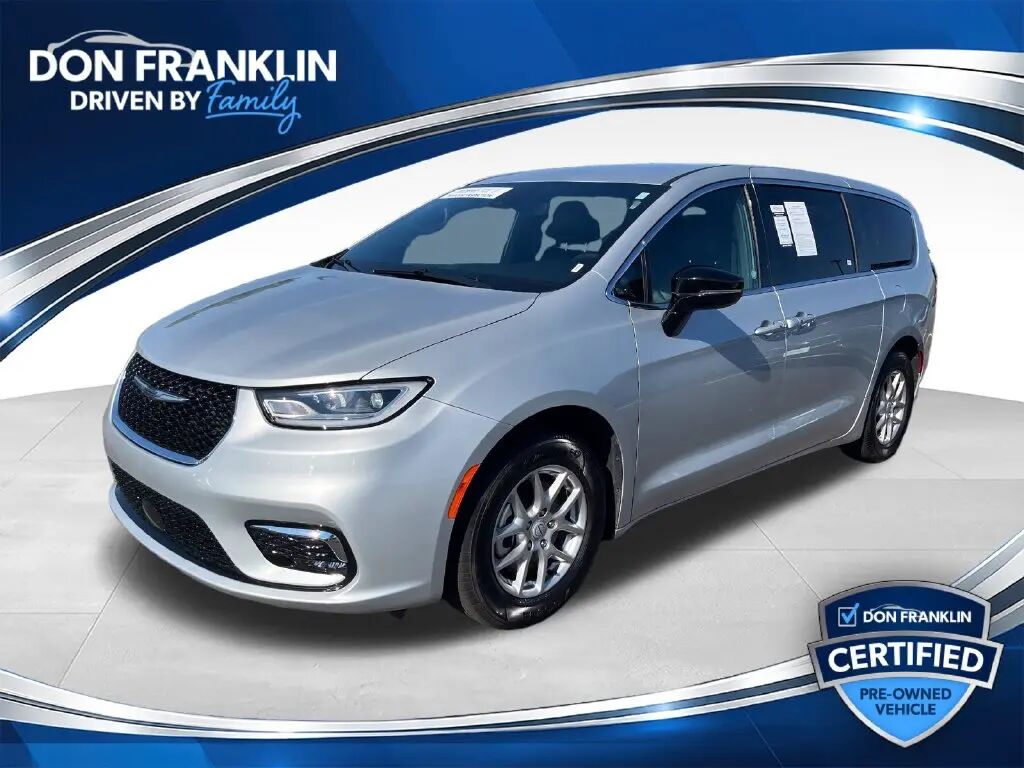 2026 Chrysler Pacifica Select — photo 1 of 13