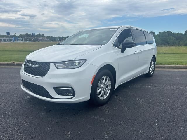 2026 Chrysler Pacifica Select — photo 1 of 1