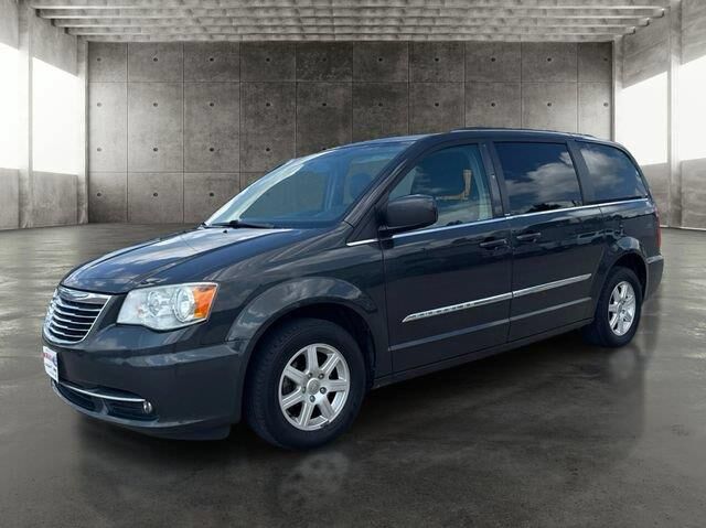 2012 Chrysler Town and Country Touring — photo 1 of 13