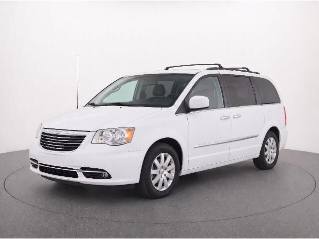 2016 Chrysler Town and Country Touring — photo 1 of 26