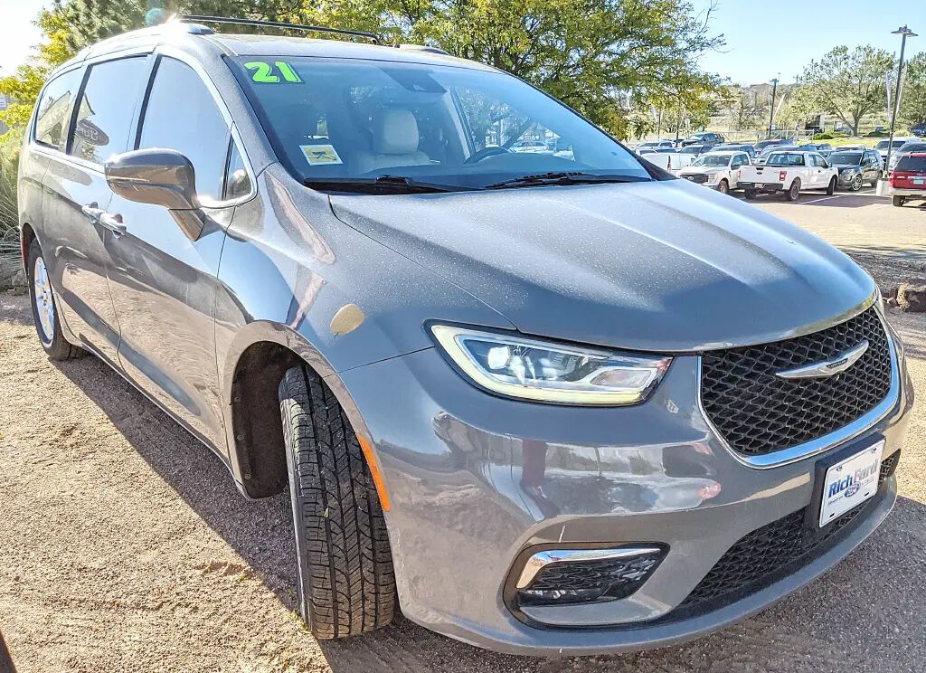 2021 Chrysler Pacifica Touring L — photo 1 of 13