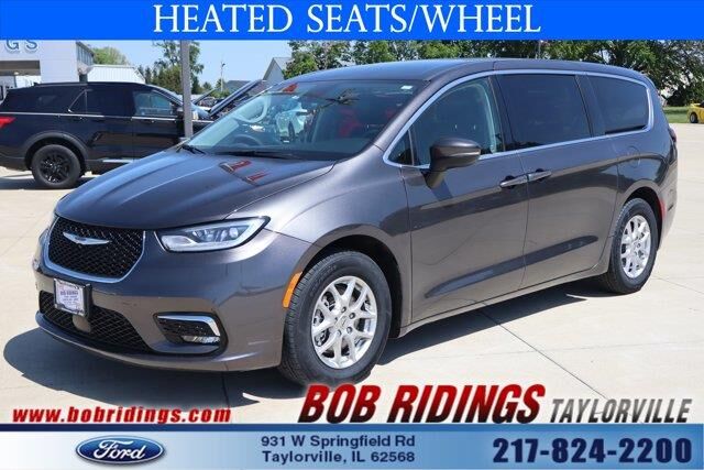 2023 Chrysler Pacifica Touring L — photo 1 of 26
