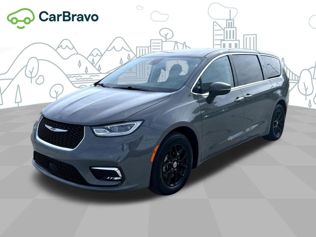 2023 Chrysler Pacifica Touring L — photo 1 of 6
