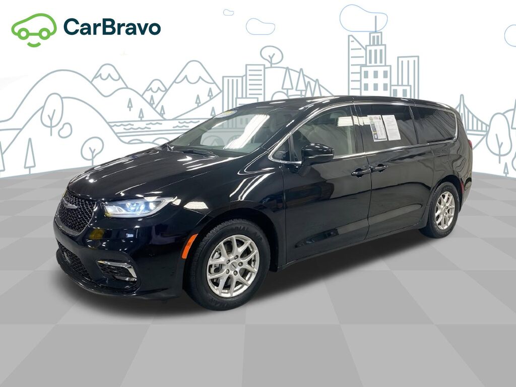 2024 Chrysler Pacifica Touring L — photo 1 of 7
