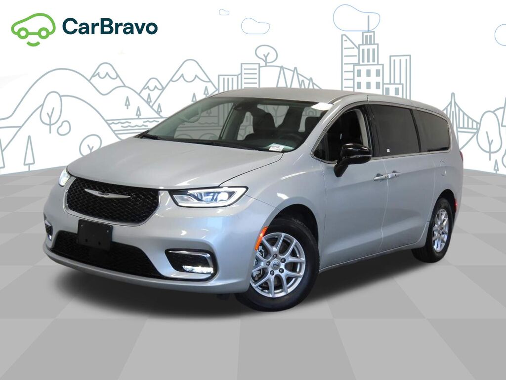 2024 Chrysler Pacifica Touring L — photo 1 of 6