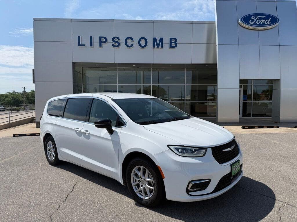 2024 Chrysler Pacifica Touring L — photo 1 of 1