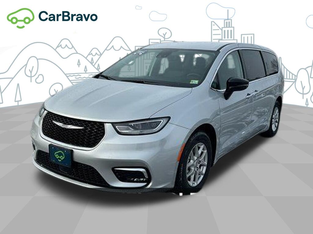2024 Chrysler Pacifica Touring L — photo 1 of 6