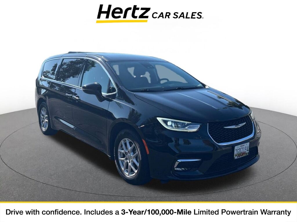2024 Chrysler Pacifica Touring L — photo 1 of 11