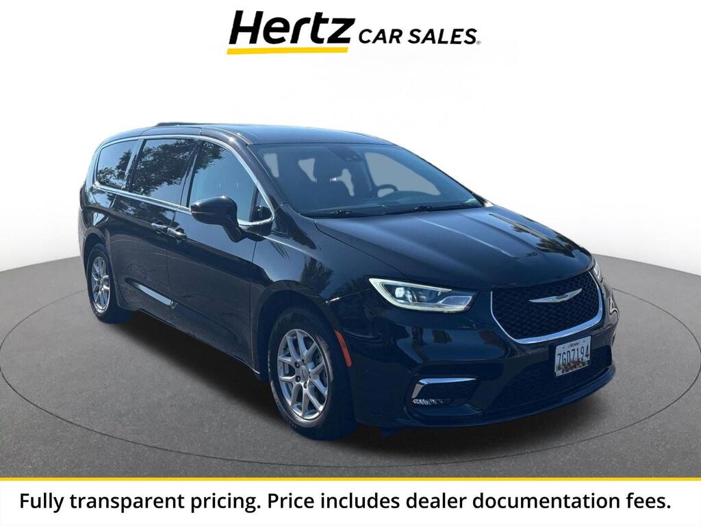 2024 Chrysler Pacifica Touring L — photo 1 of 13