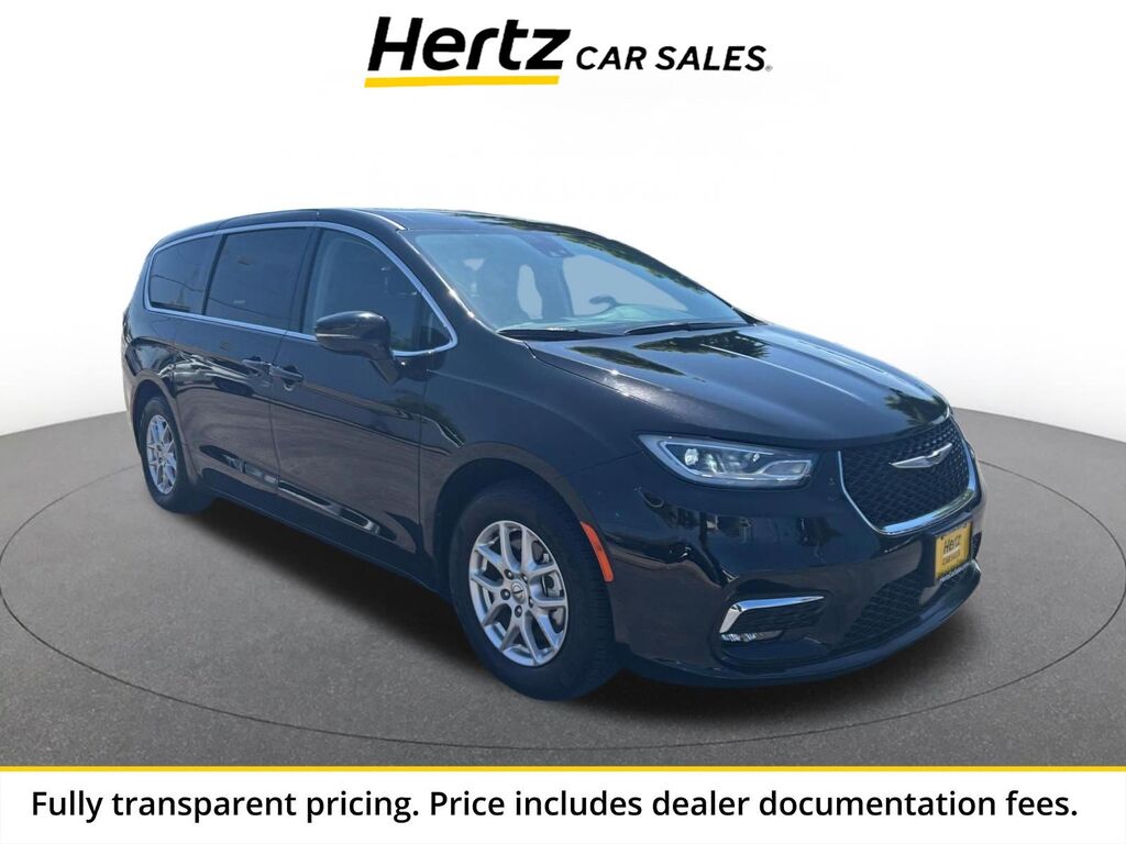 2024 Chrysler Pacifica Touring L — photo 1 of 11