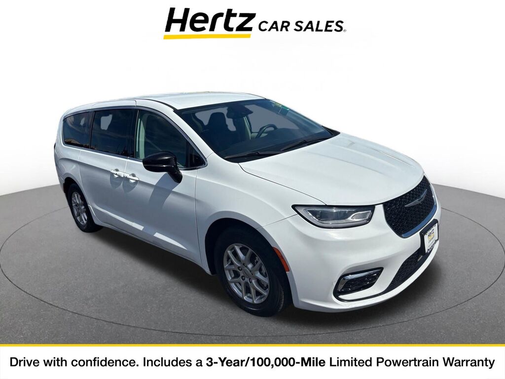 2024 Chrysler Pacifica Touring L — photo 1 of 11
