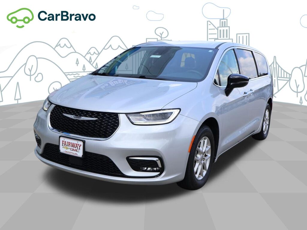 2024 Chrysler Pacifica Touring L — photo 1 of 6