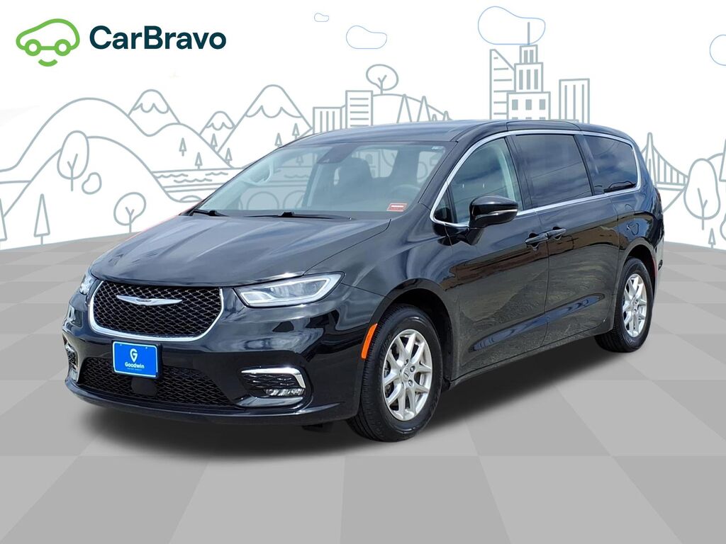 2024 Chrysler Pacifica Touring L — photo 1 of 7