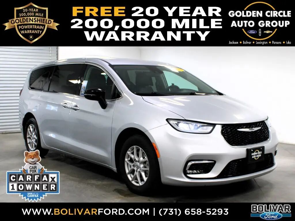 2024 Chrysler Pacifica Touring L — photo 1 of 36