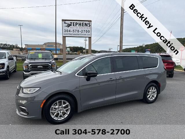 2025 Chrysler Pacifica Select