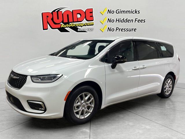 2025 Chrysler Pacifica Select — photo 1 of 12
