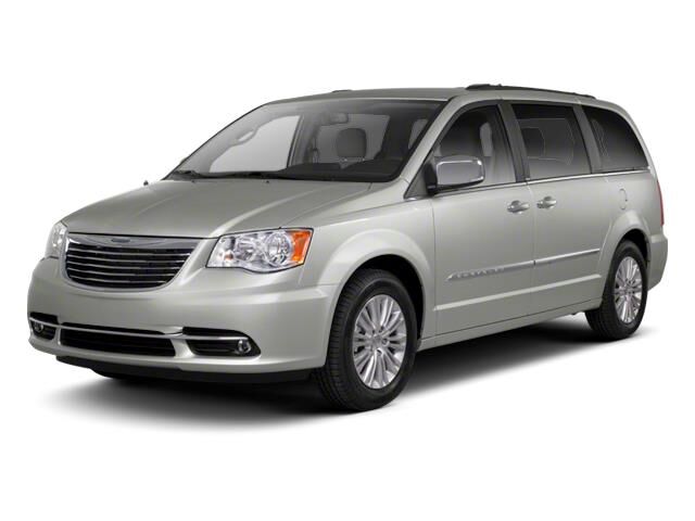 2013 Chrysler Town and Country Touring — photo 1 of 26