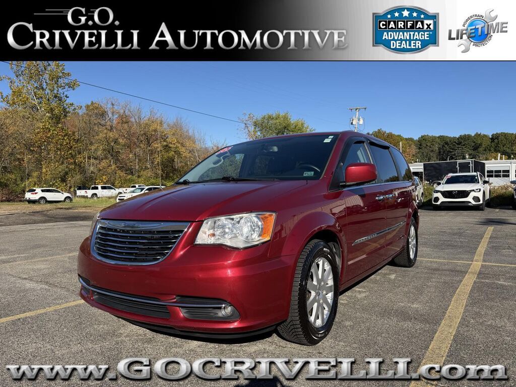 2016 Chrysler Town & Country 4dr Wgn Touring — photo 1 of 13