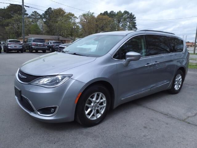 2020 Chrysler Pacifica Touring L — photo 1 of 13