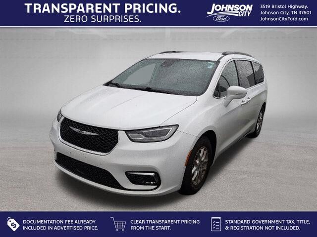 2022 Chrysler Pacifica Touring L — photo 1 of 18