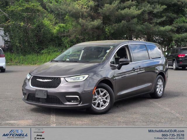 2023 Chrysler Pacifica Touring L — photo 1 of 13