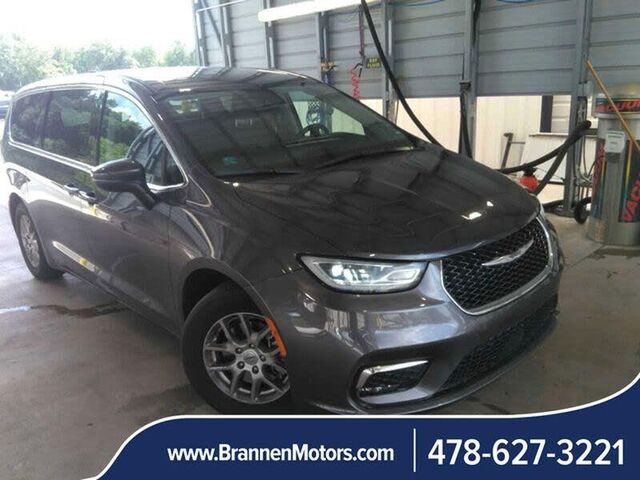 2023 Chrysler Pacifica Touring L — photo 1 of 15