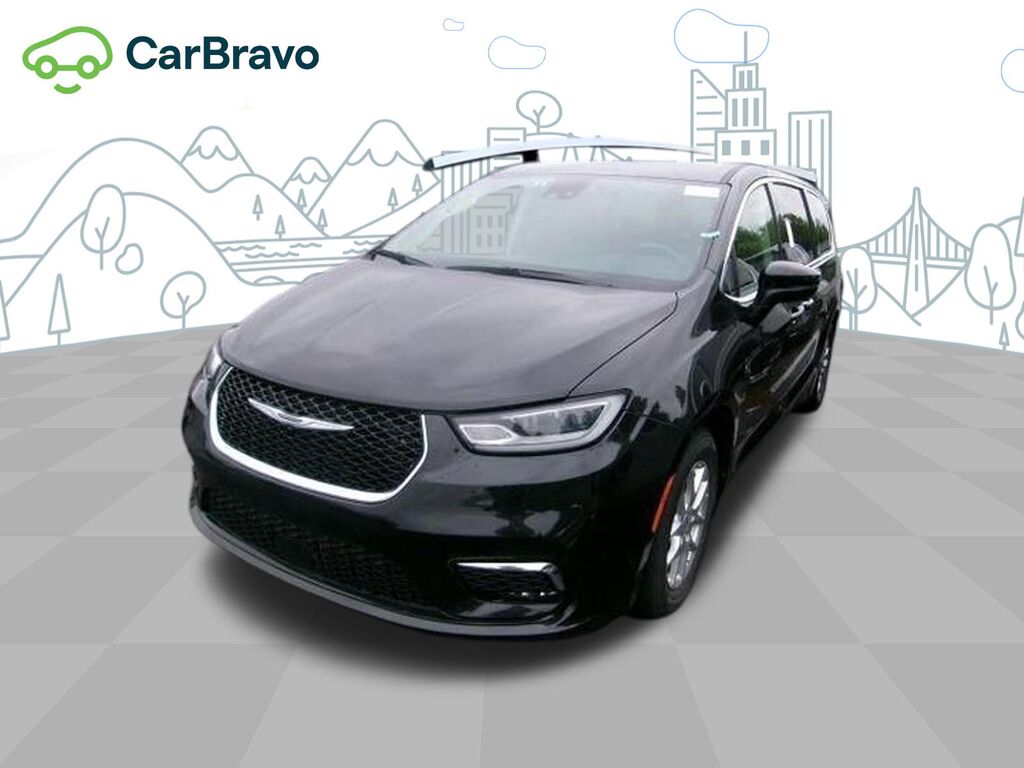 2023 Chrysler Pacifica Touring L — photo 1 of 6