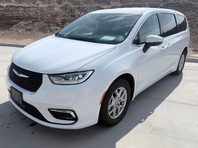 2023 Chrysler Pacifica Touring L — photo 1 of 13