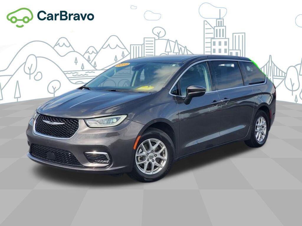 2023 Chrysler Pacifica Touring L — photo 1 of 6
