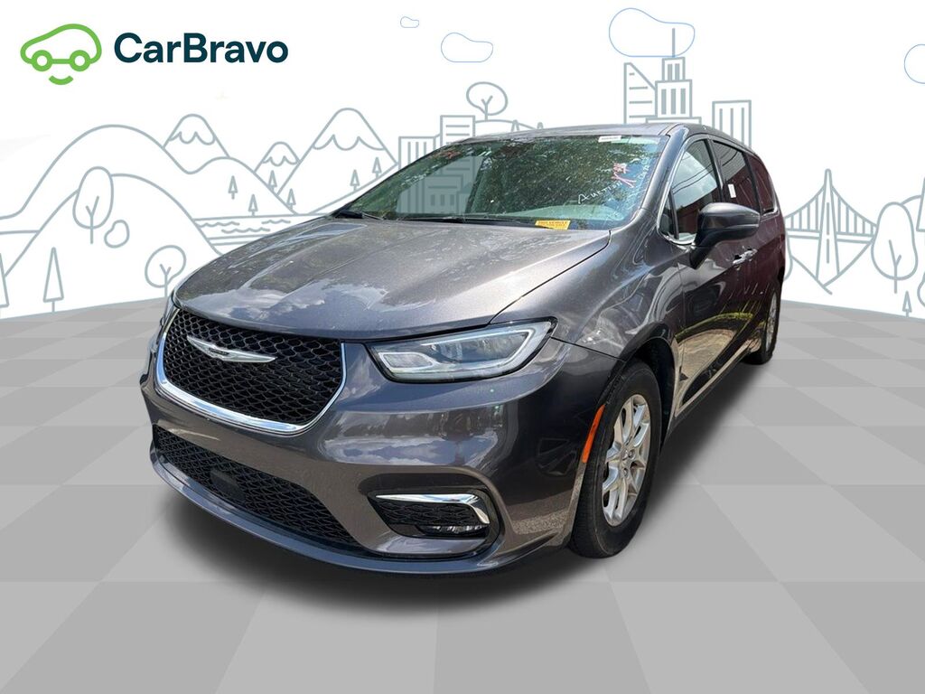 2023 Chrysler Pacifica Touring L — photo 1 of 5