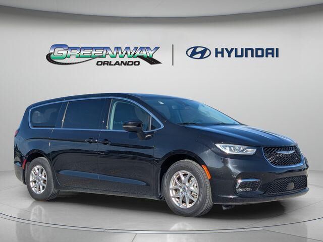 2023 Chrysler Pacifica Touring L — photo 1 of 30