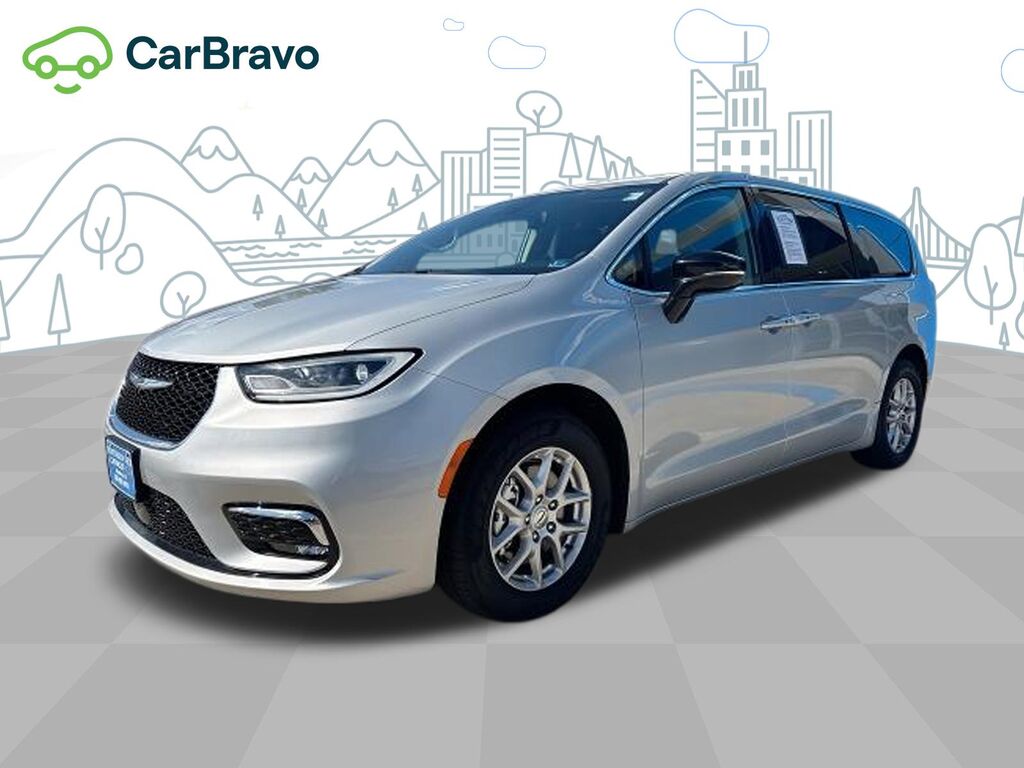 2024 Chrysler Pacifica Touring L — photo 1 of 6
