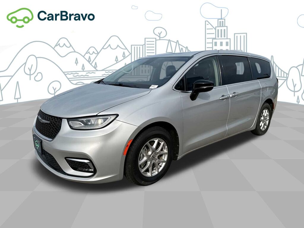 2024 Chrysler Pacifica Touring L — photo 1 of 6