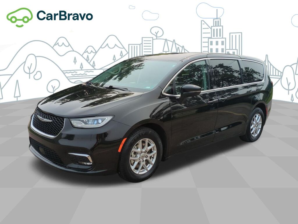 2024 Chrysler Pacifica Touring L — photo 1 of 6